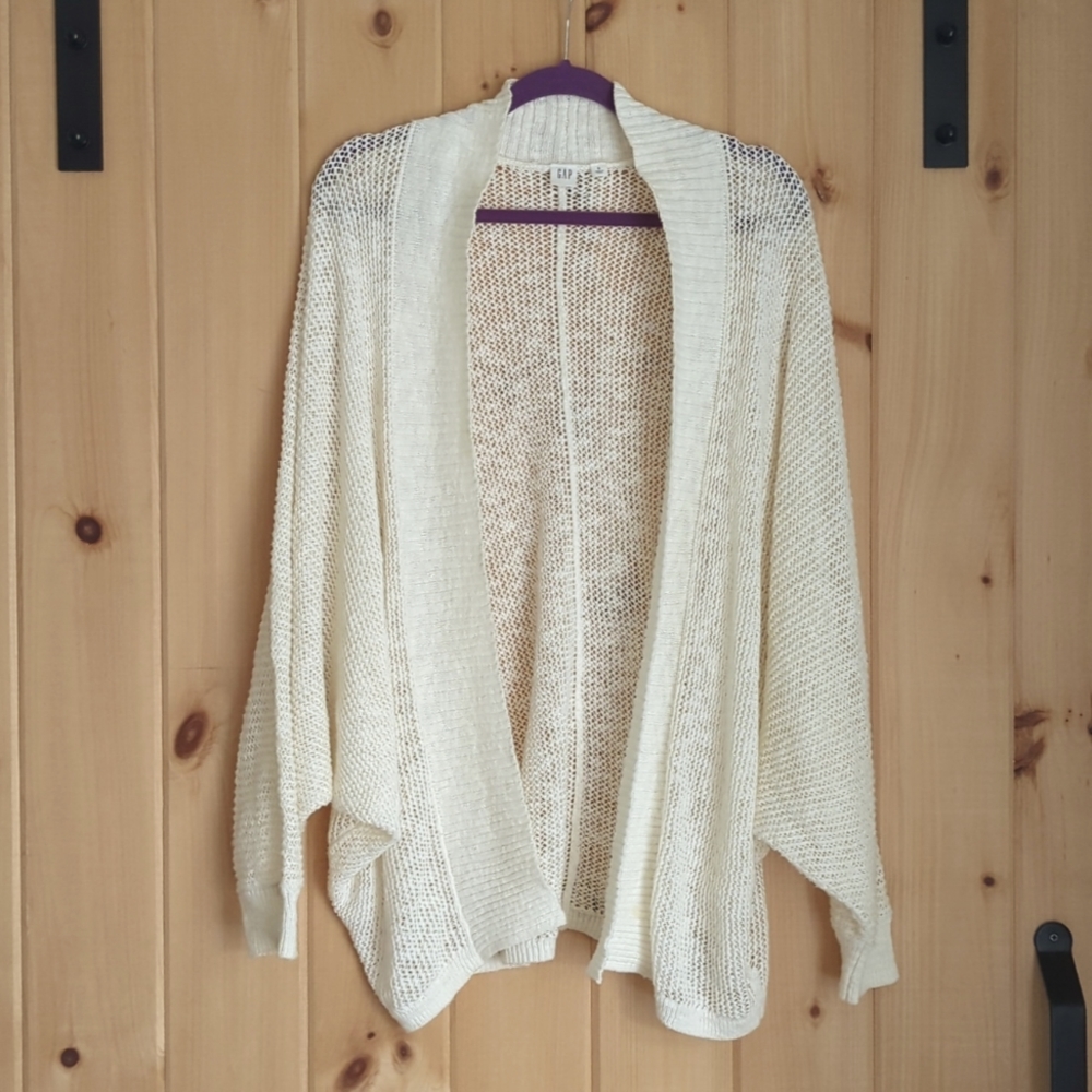 Gap Cream colored lightweight sweater